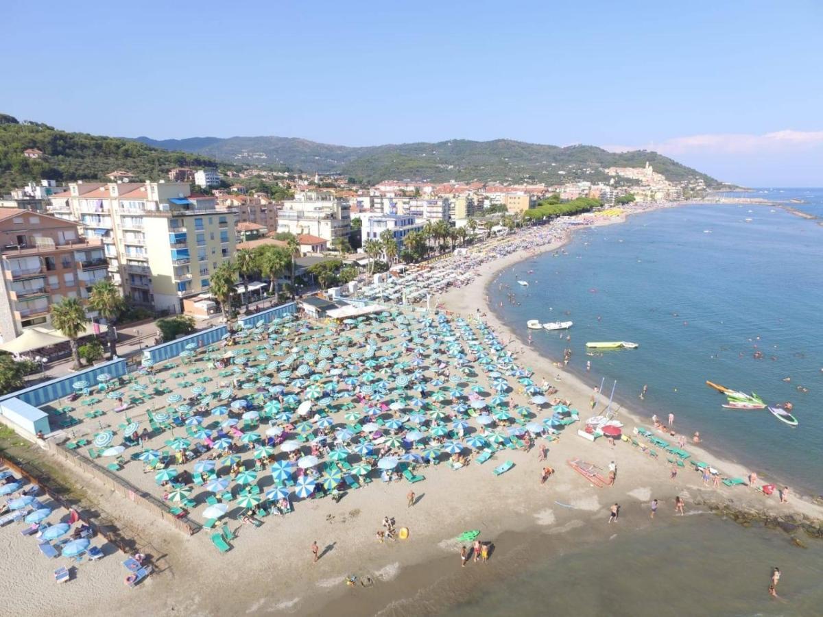 Apartamento Il Tulipano San Bartolomeo Al Mare Exterior foto